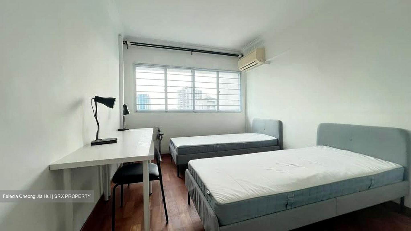 Blk 216 Jurong East Street 21 (Jurong East), HDB Executive #566533601
